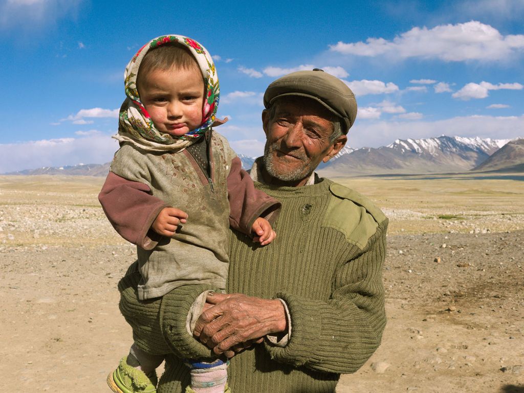 Tajikistan 846 Granja Zor Kul RT Equilibrio blanco calido