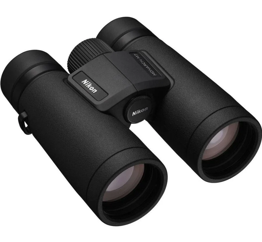 10 REGALOS PERFECTOS PARA UN FOTÓGRAFO DE NATURALEZA 2 nikon prismaticos monarch m7 8x42 1 e1764698958213