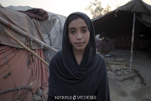 niña en Paksitán